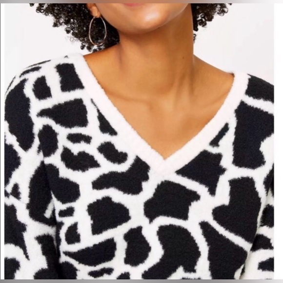 Ann Taylor LOFT Black White Giraffe Animal Print Sweater | Size S | Worn Once - Picture 3 of 7